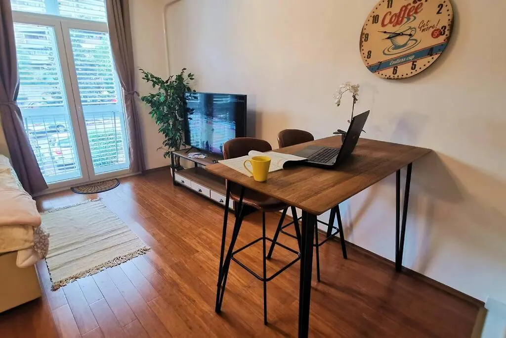 Split Apartment Marie In City Downtown